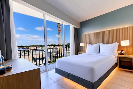 1 bedroom, premium bedding, in-room safe, desk. Radisson Hotel Paramaribo