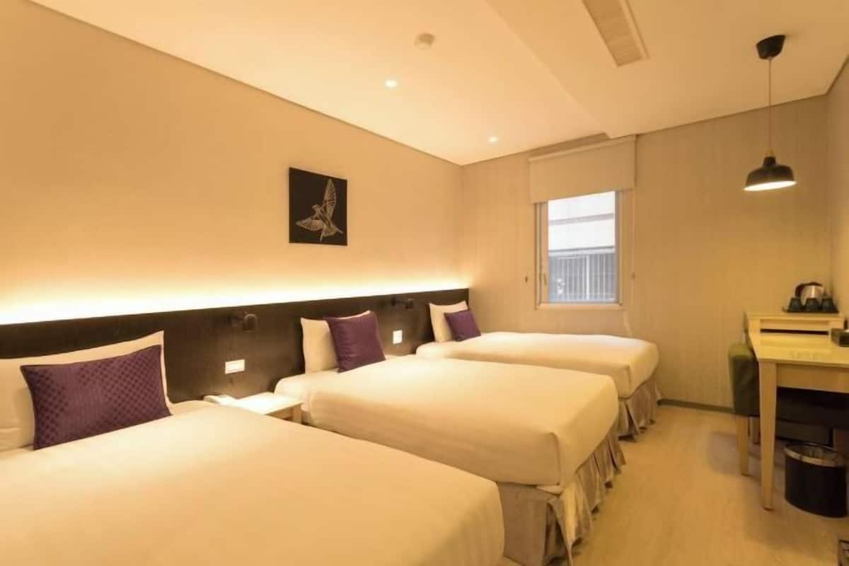 Premium bedding, down duvets, pillow-top beds, desk