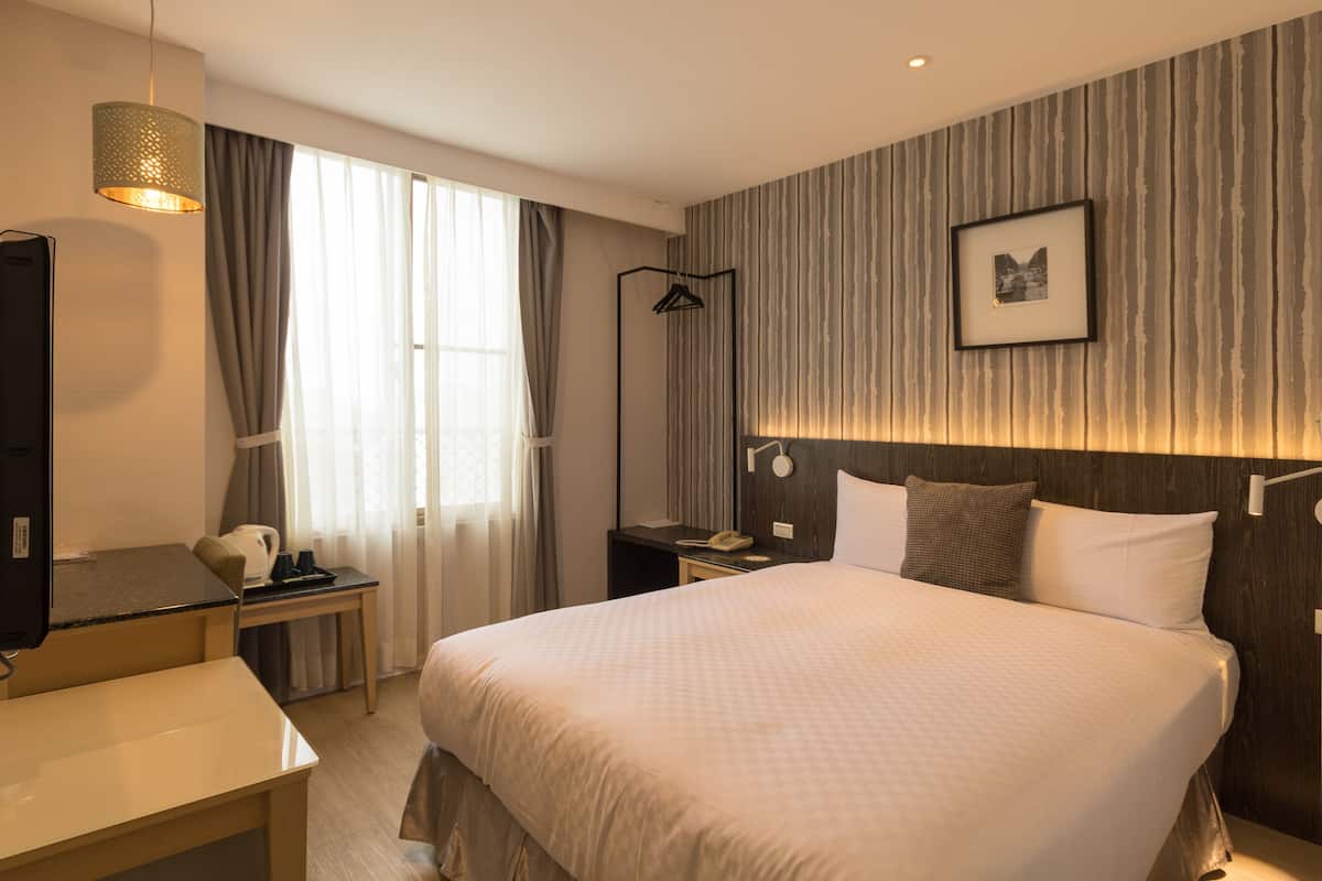 Premium bedding, down duvets, pillow-top beds, desk