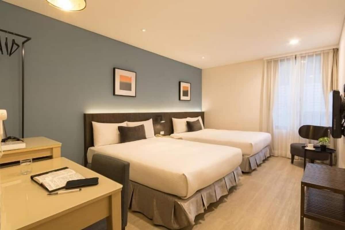 Premium bedding, down duvets, pillow-top beds, desk