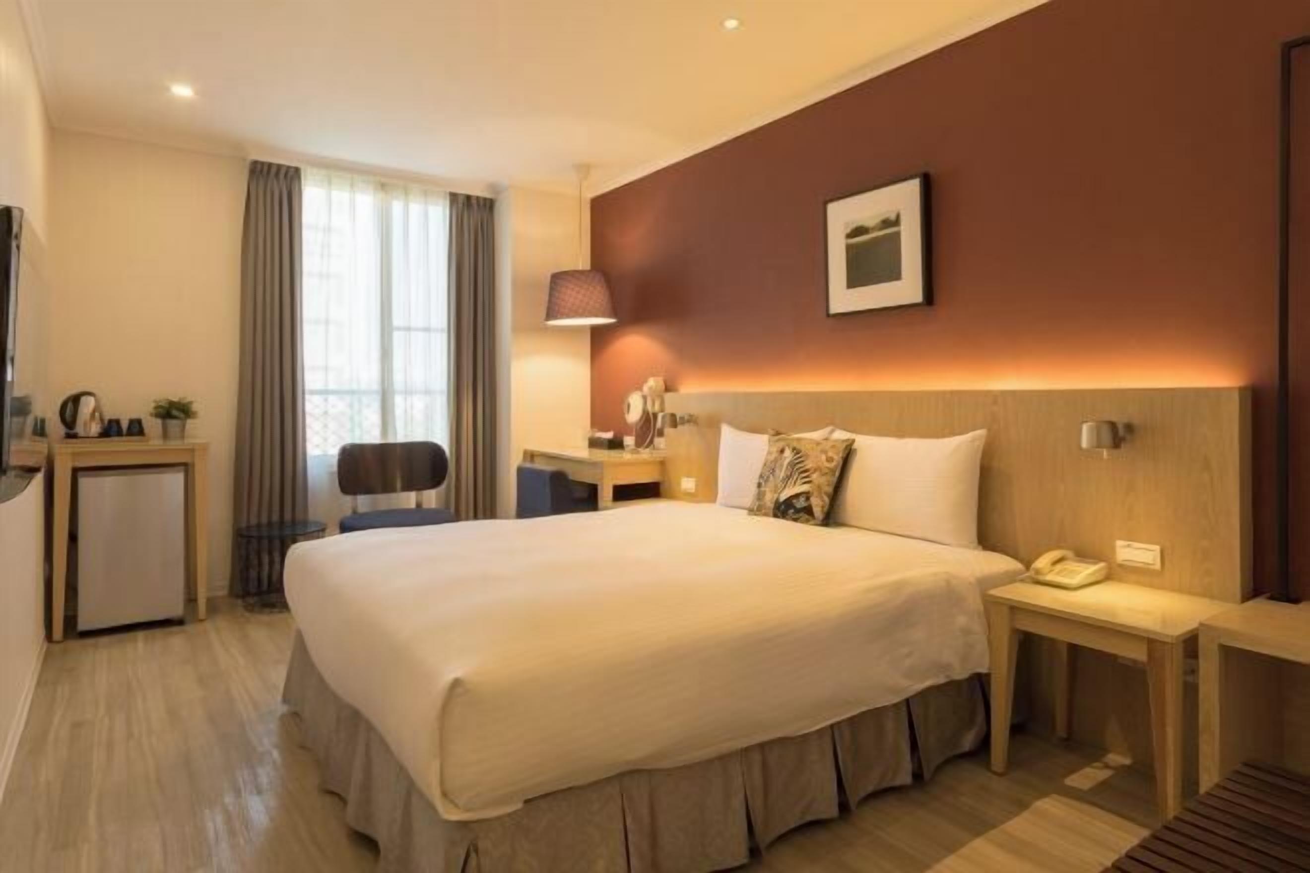 Premium bedding, down comforters, pillowtop beds, desk