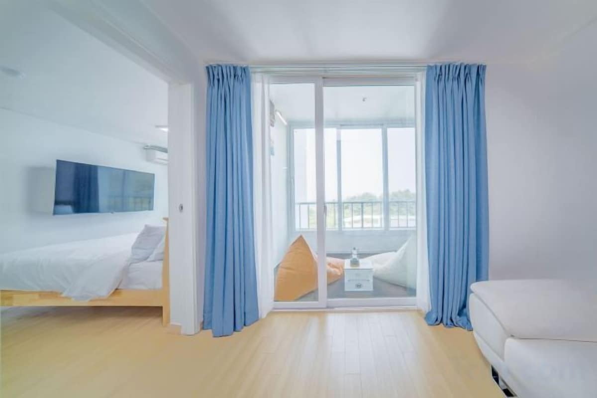 Down duvets, free WiFi, bed sheets