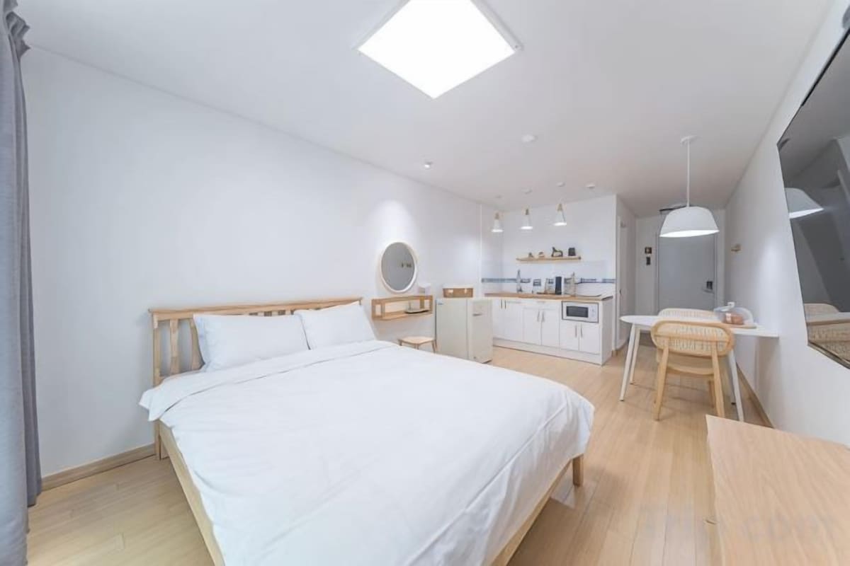 Down duvets, free WiFi, bed sheets