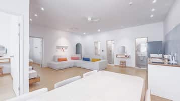 Pine Royal Suite | 2 bedrooms, down comforters, free WiFi, bed sheets
