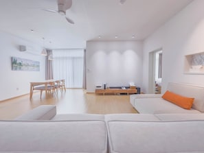 Pine Royal Suite | Living area