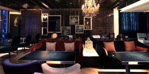 Bar (trong khuôn viên)