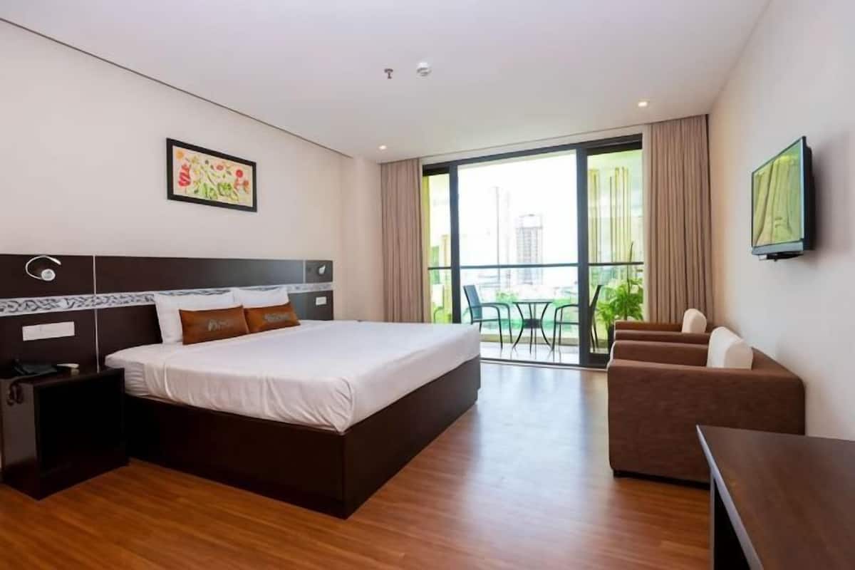 Minibar, desk, soundproofing, iron/ironing board