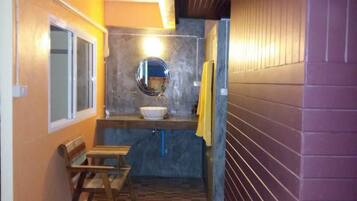 Insonorización, wifi gratis y ropa de cama