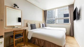 Minibar, escritorio, sistema de insonorización y wifi gratis
