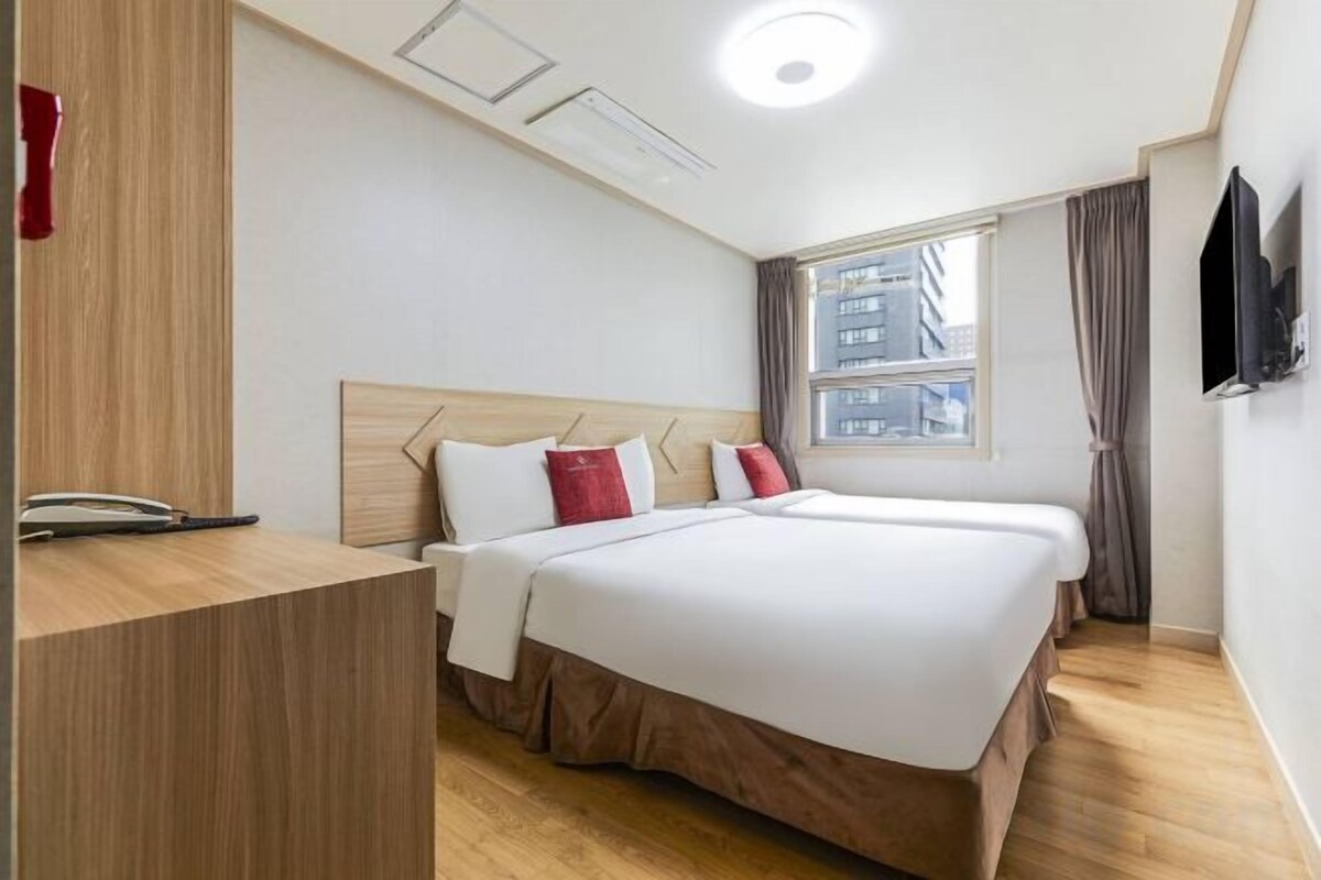 Minibar, una scrivania, insonorizzazione, Wi-Fi gratuito