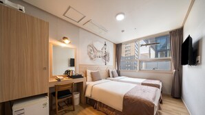 Minibar, skrivebord, lydisolert og wi-fi (inkludert)