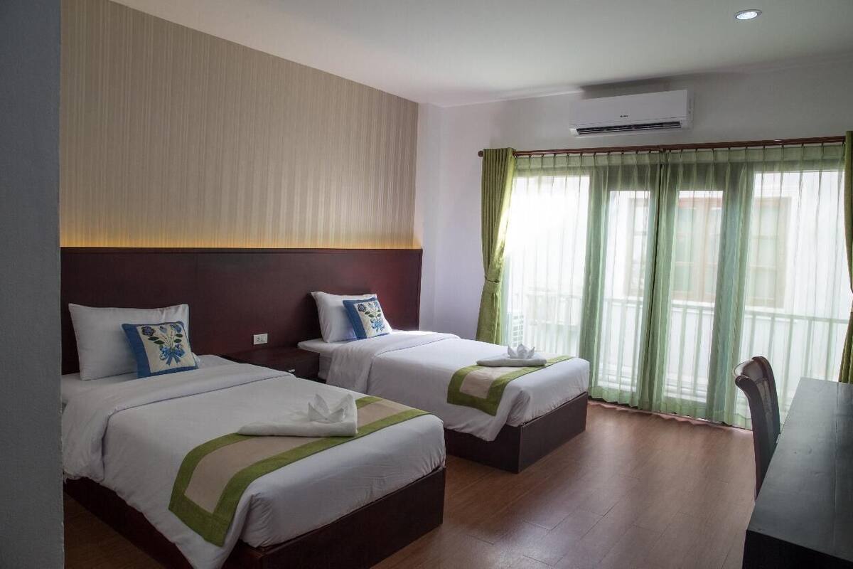 Superior Twin Room | Meja, katil lipat simpan/tambahan, Wi-fi percuma 