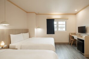 Comfort Quadruple Room | Living area | LCD TV - Kindness Hotel Min Sheng (Tainan)