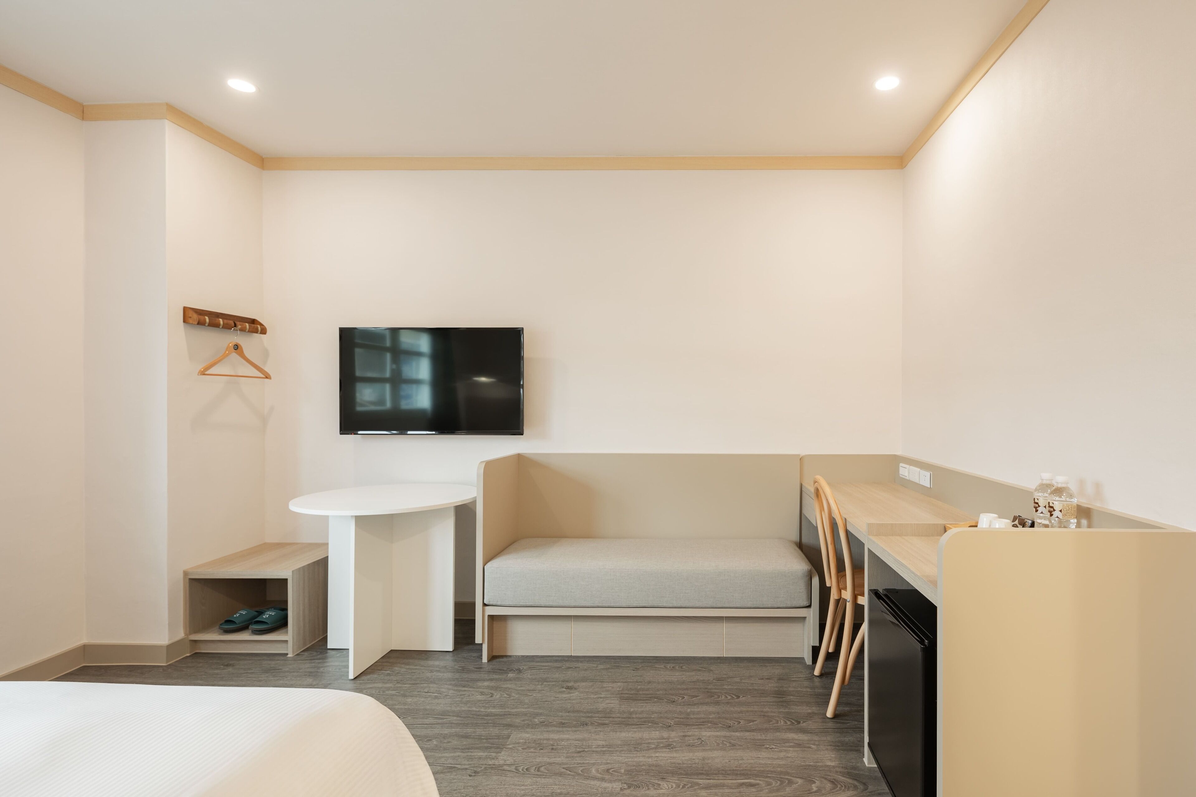 elite double room, no windows | living area | lcd tv