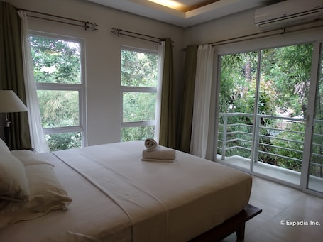 Escritorio, cortinas blackout y camas plegables/adicionales . Greenspace Palawan Hotel