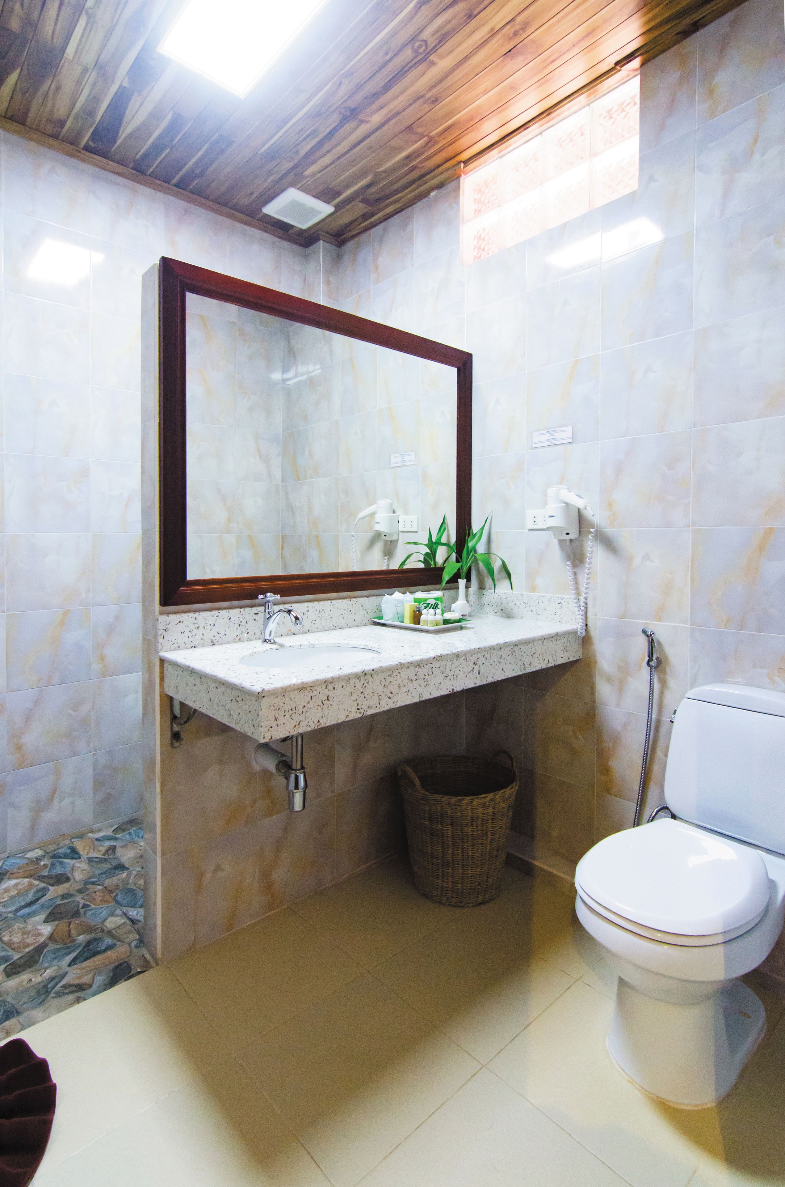 shower, free toiletries, hair dryer, slippers