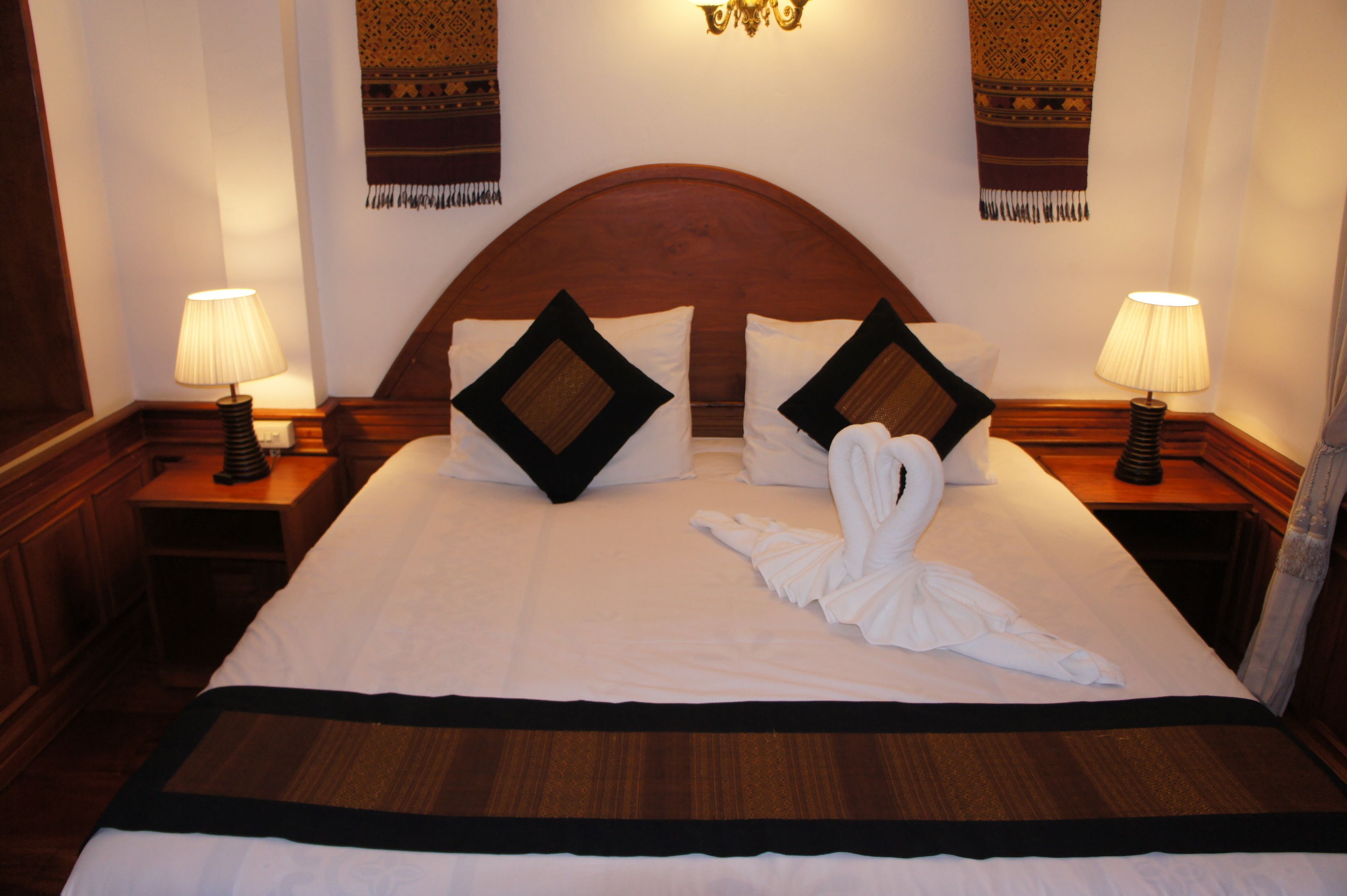 superior double room, 1 king bed | premium bedding, minibar, in-room safe, desk