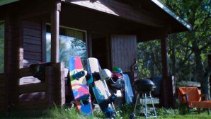 A wooden cabin with a porch. - Wake Valley Camping (Ylojarvi)