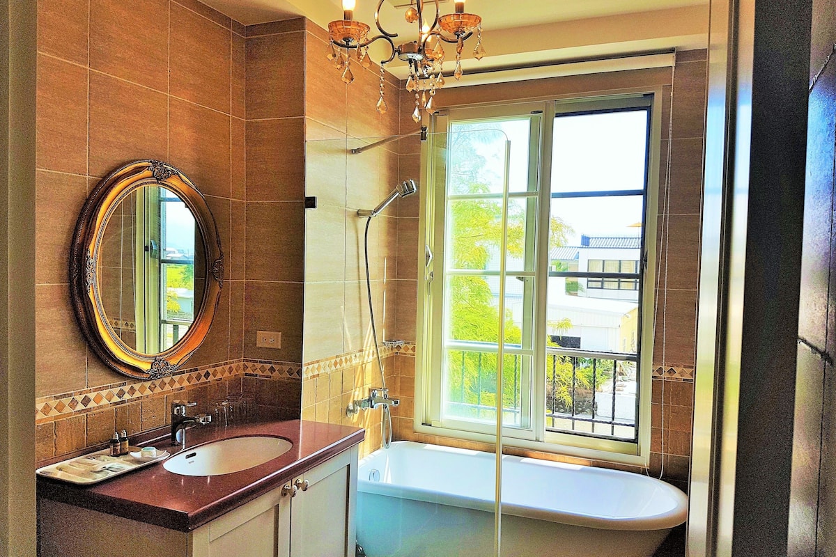 standard triple room | bathroom | free toiletries, hair dryer, slippers, towels