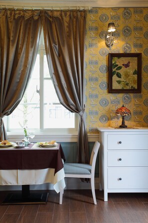 Free daily continental breakfast - Haut-Rhin Villa (Zhuangwei)