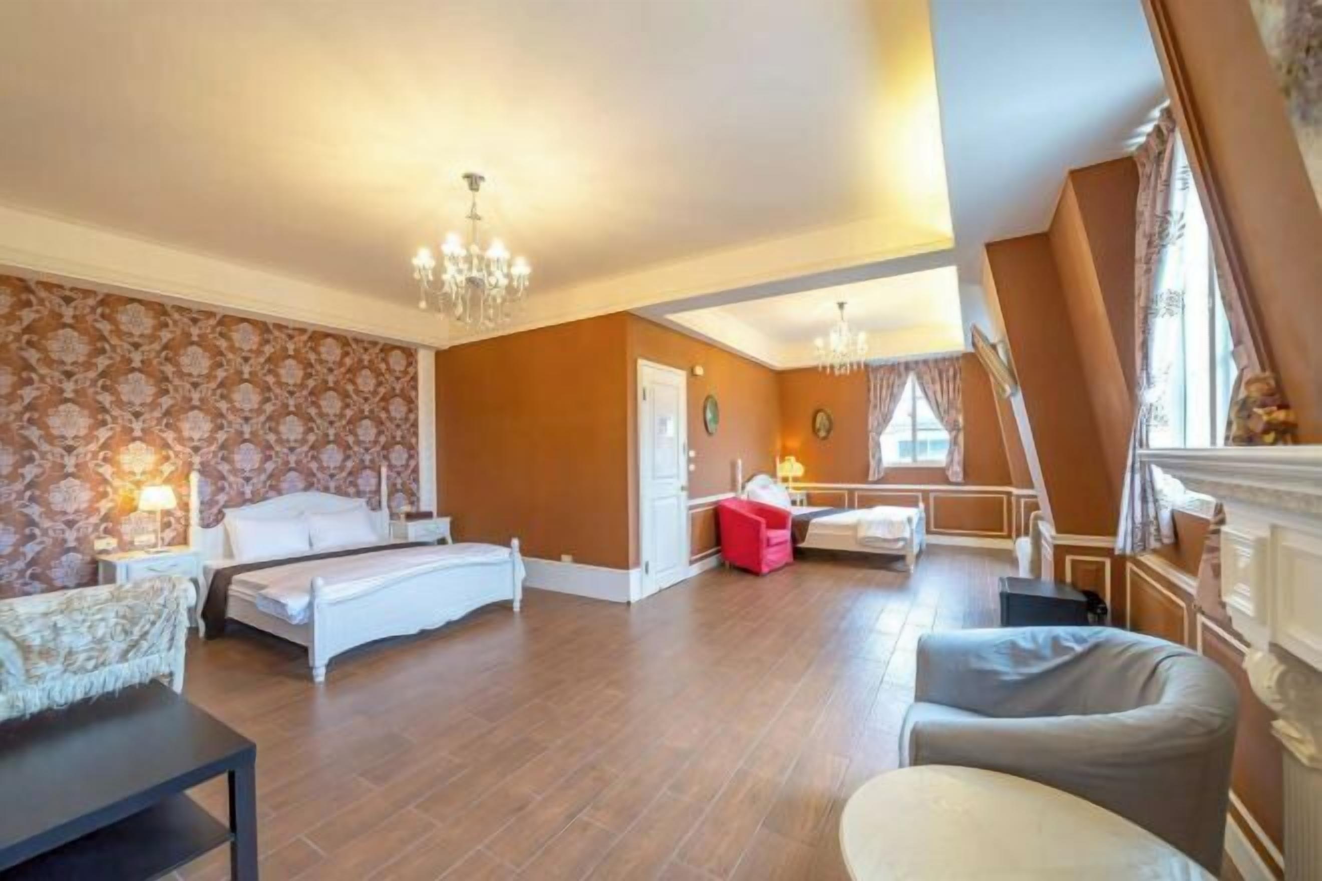 ベビーベッド (無料)、WiFi (無料)、ベッドシーツ