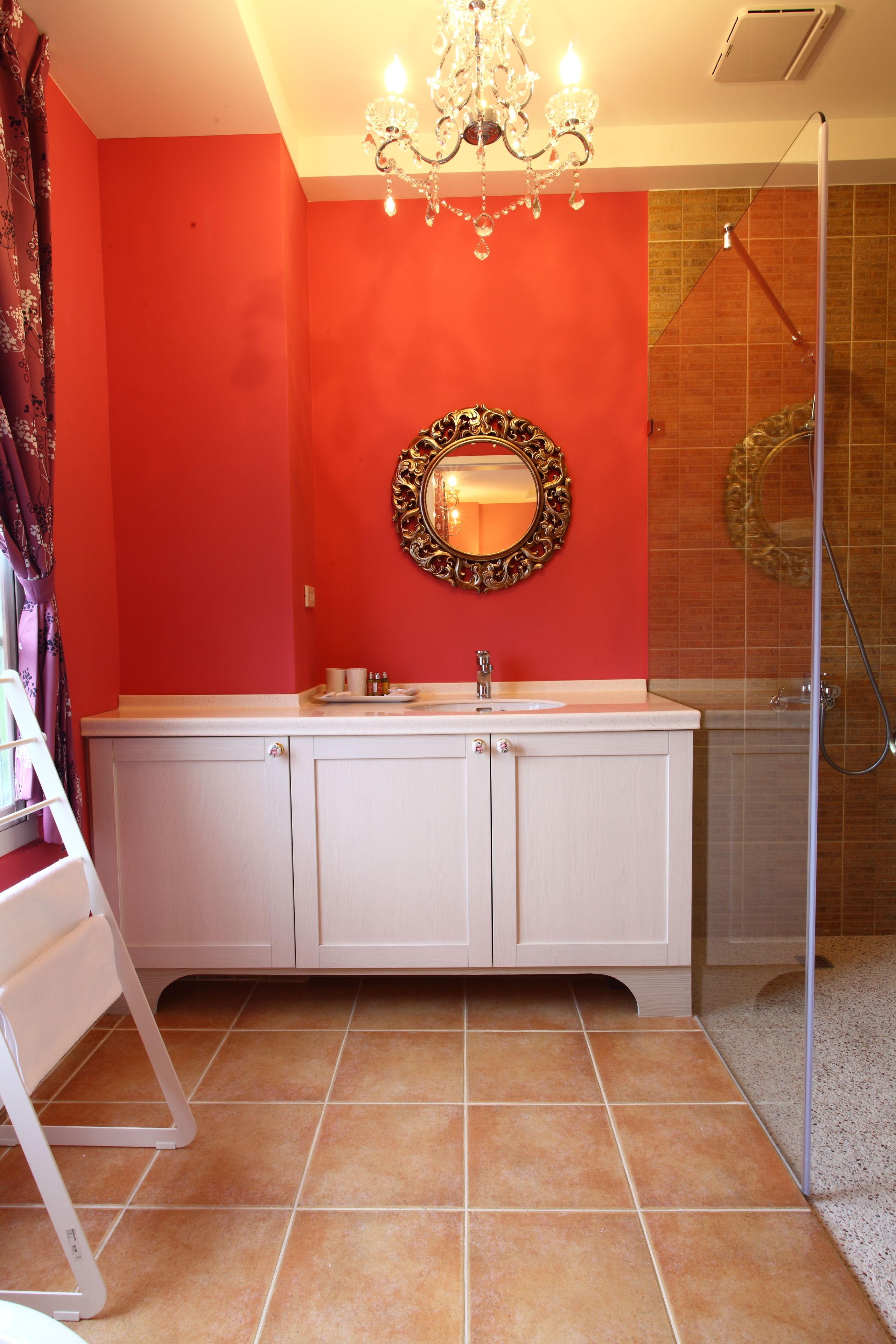 classic double room | bathroom | free toiletries, hair dryer, slippers, towels