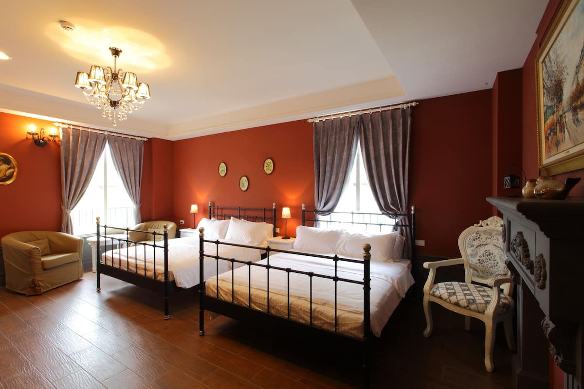 classic quadruple room | free cots/infant beds, free wifi, bed sheets