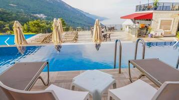 Premium bedding, in-room safe, soundproofing, free WiFi