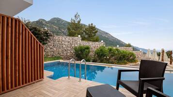 Premium bedding, in-room safe, soundproofing, free WiFi