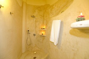 Tradisjonell villa | Dusj på badet