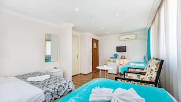 Quarto família | Frigobar, ferros/tábuas de passar roupa, Wi-Fi de cortesia