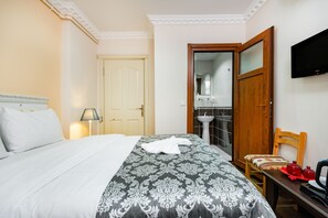 Minibar, iron/ironing board, free WiFi, bed sheets - Nar Otel (Istanbul)