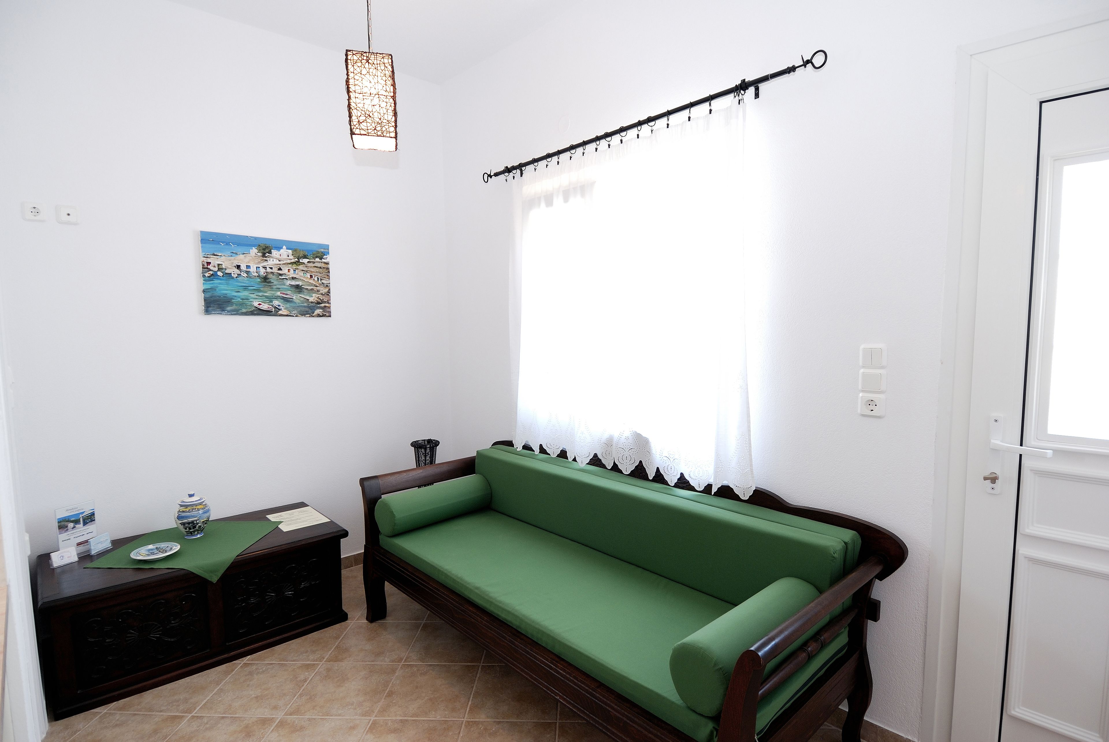 deluxe apartment | living room | 40-inch lcd tv with digital channels, tv