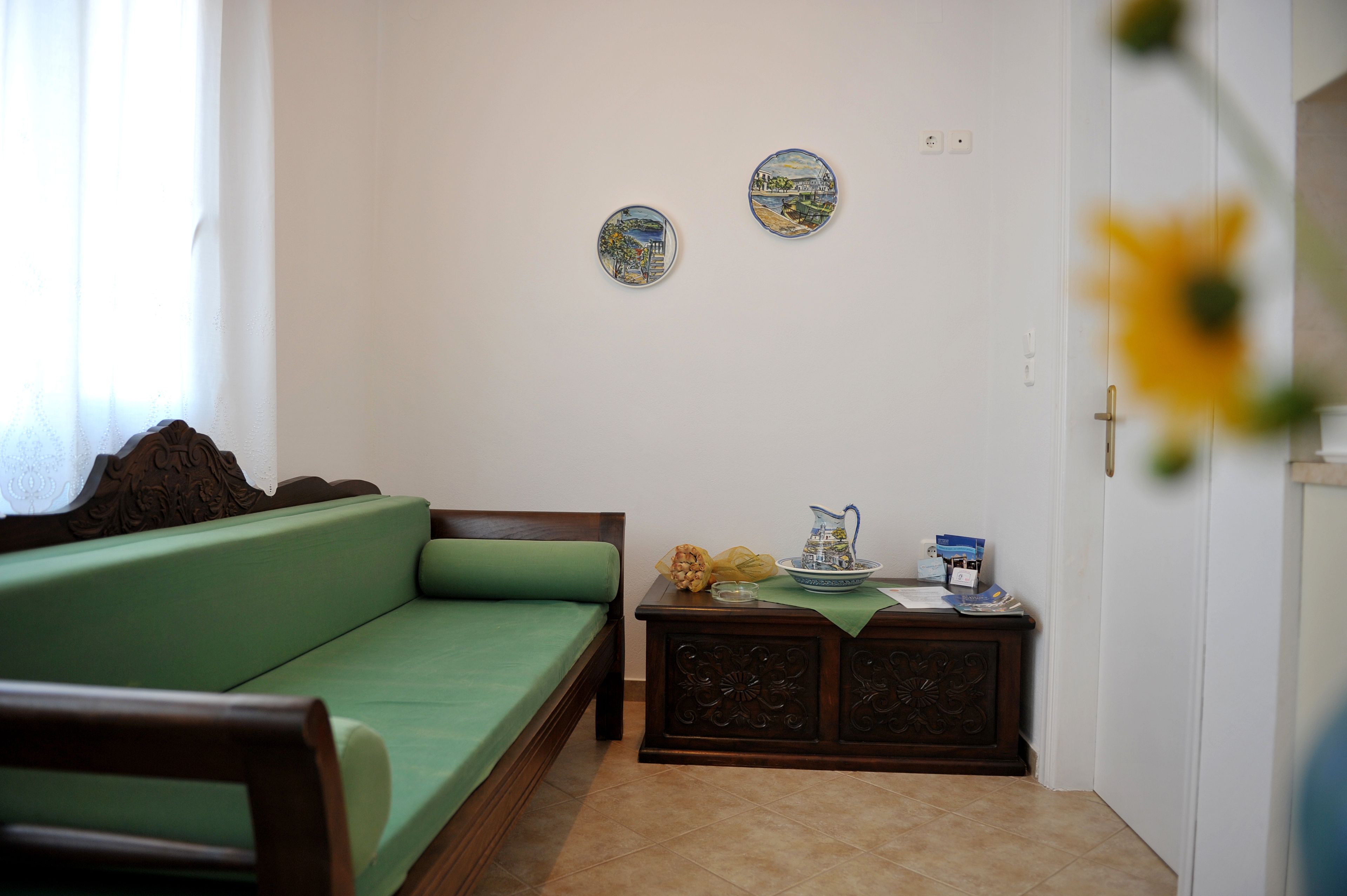 deluxe apartment | living room | 40-inch lcd tv with digital channels, tv