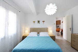 1 bedroom, Egyptian cotton sheets, premium bedding, in-room safe