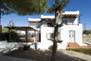 Garden - Tsakanos Apartments (Milos)