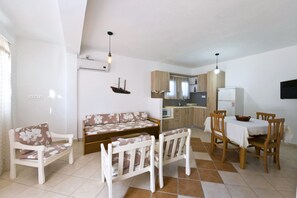 Family Apartment | Living room - Tsakanos Apartments (Milos)