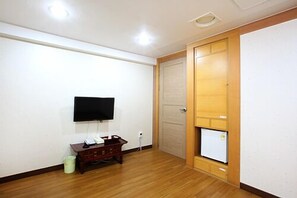 Ondol Room (3 persons) | Free WiFi - Mizo Hotel (Seoul)