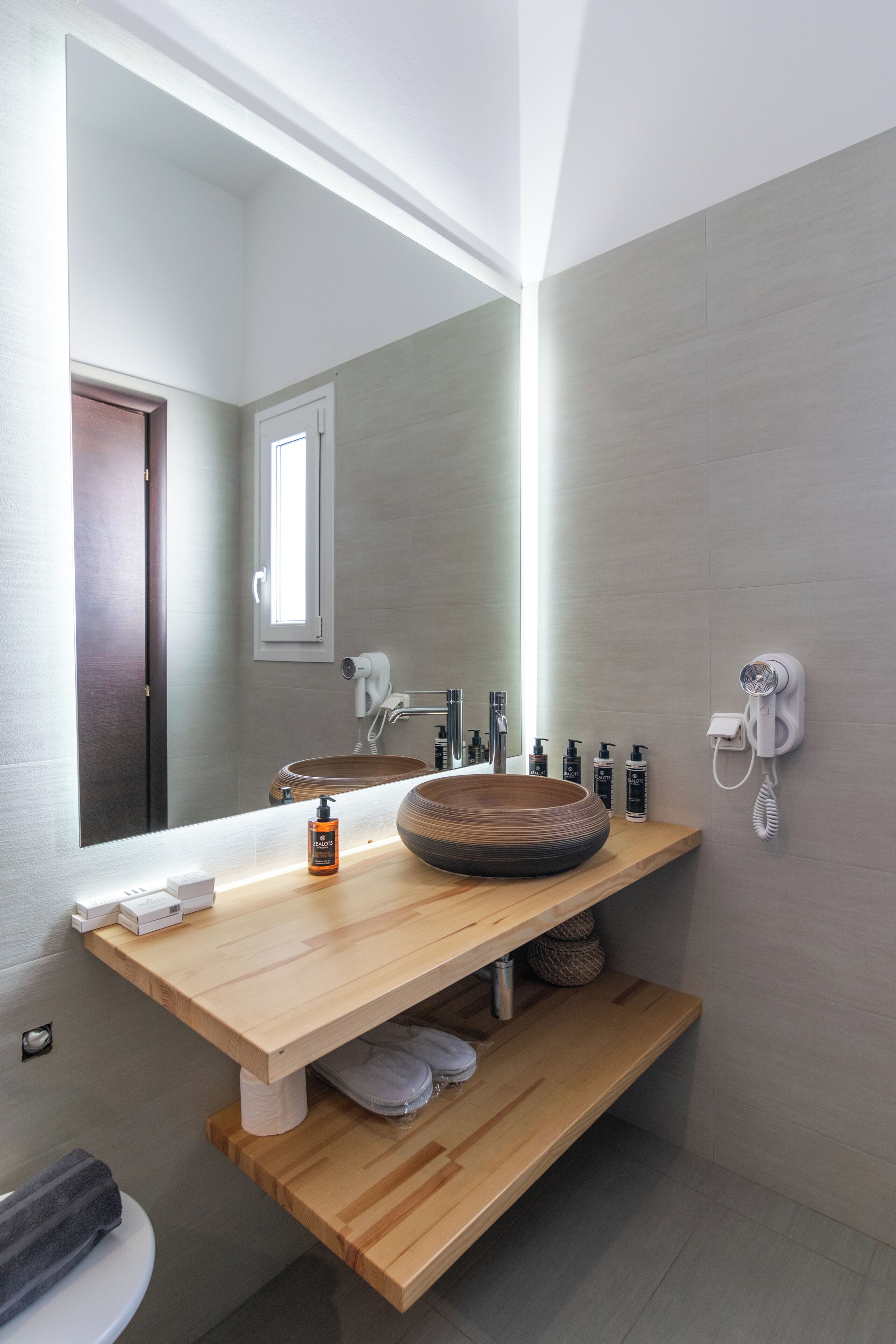 superior studio | bathroom | free toiletries, hair dryer, slippers, towels