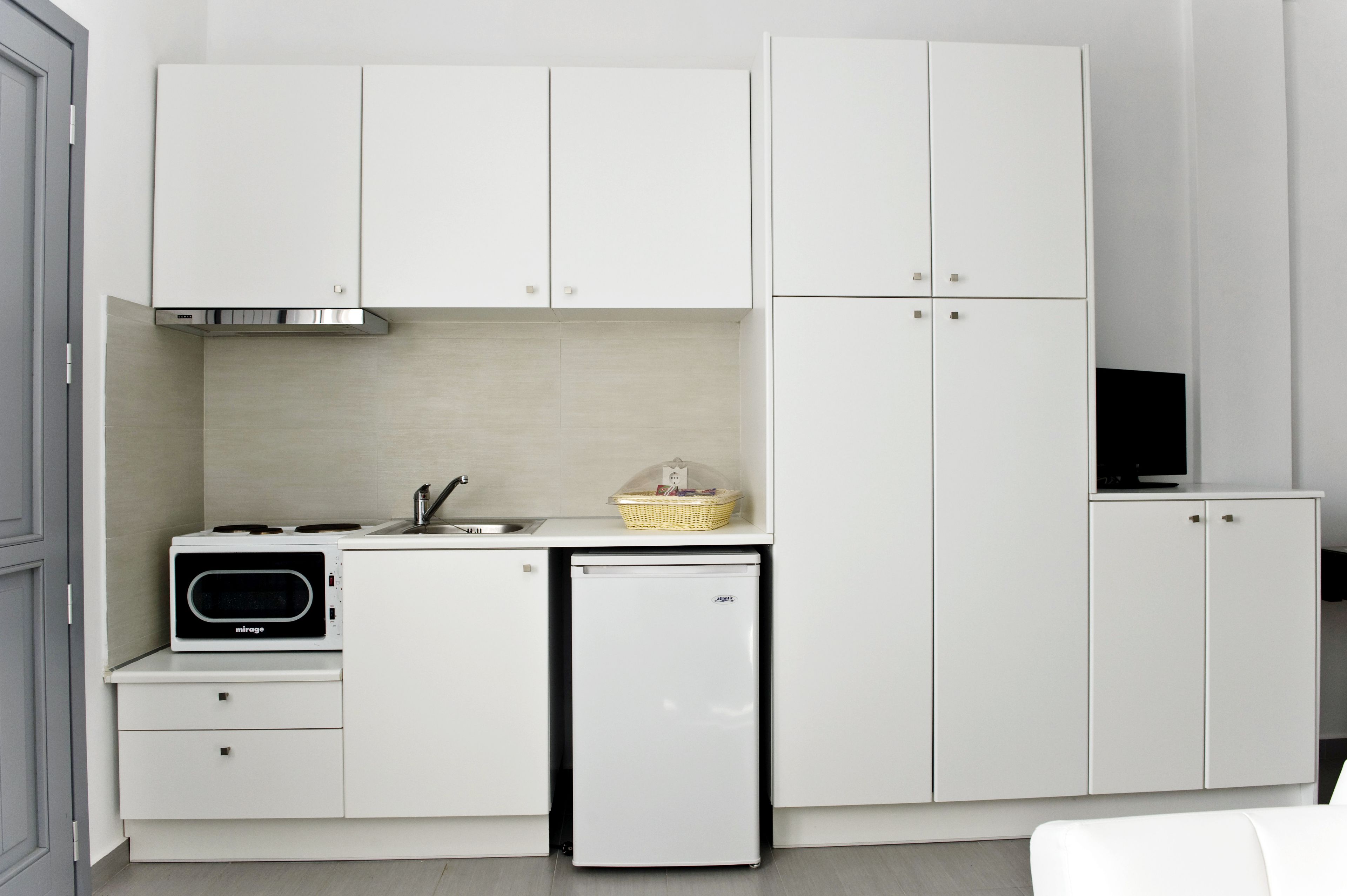 superior studio | private kitchen | fridge, oven, stovetop, espresso maker
