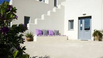 Check-in/check-out kiosk