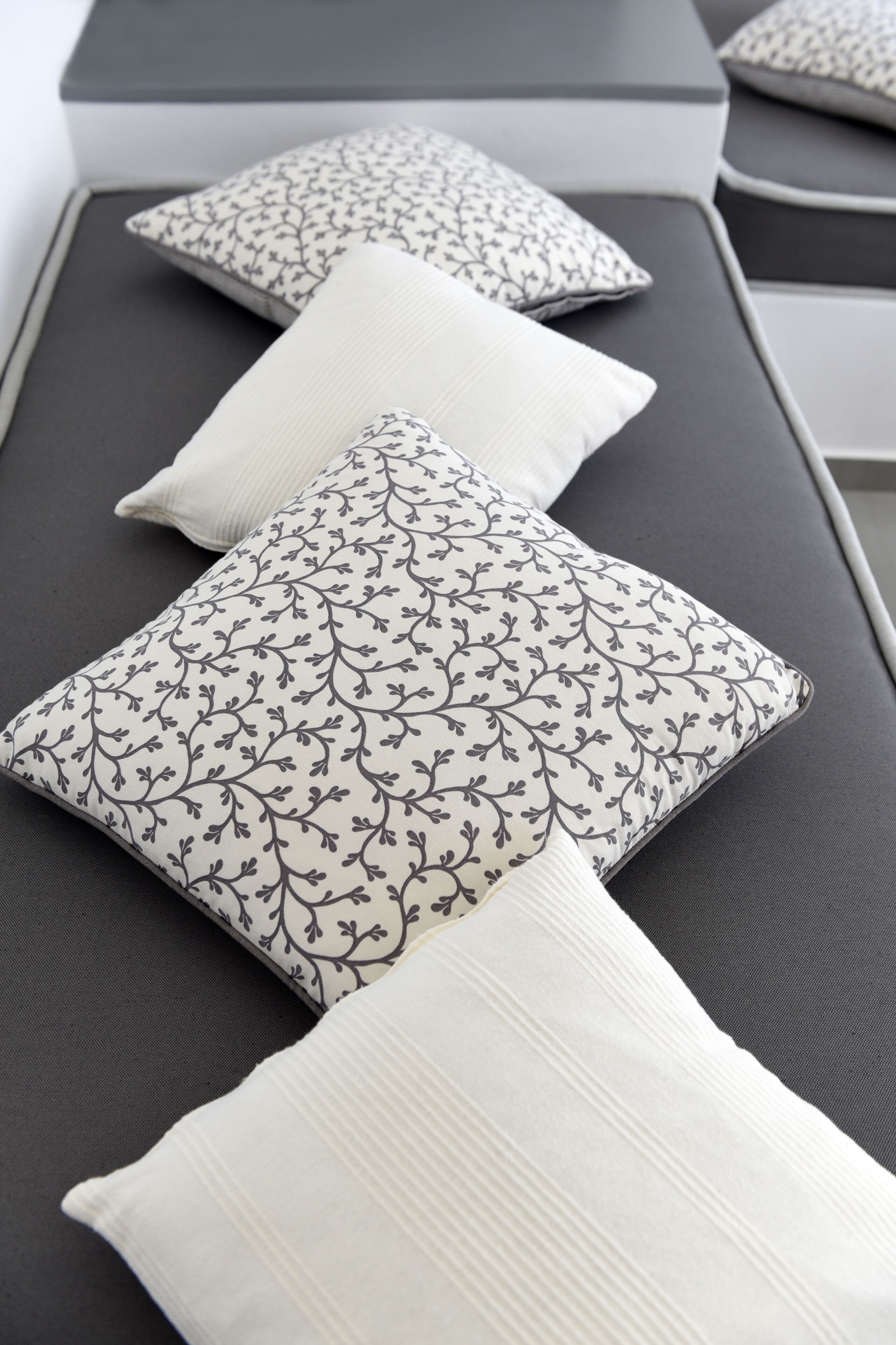 suite | living room | flat-screen tv