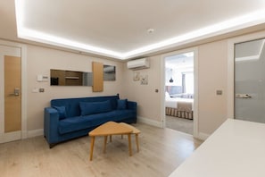One-Bedroom Suite | 1 bedroom, in-room safe, desk, laptop workspace - Carina Park Suites Nisantasi (Istanbul)