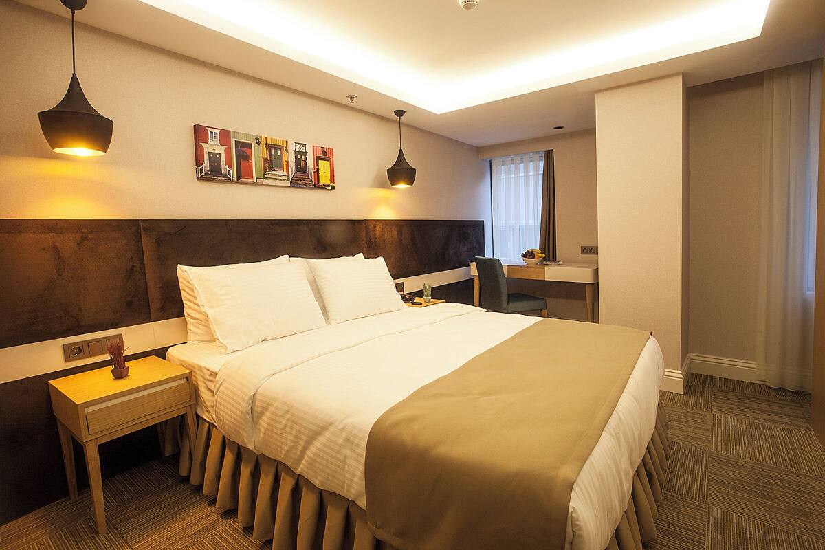 One-Bedroom Suite | 1 phòng ngủ, két bảo mật tại phòng, bàn 