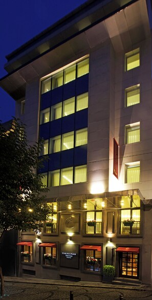 Front of property - Carina Park Suites Nisantasi (Istanbul)