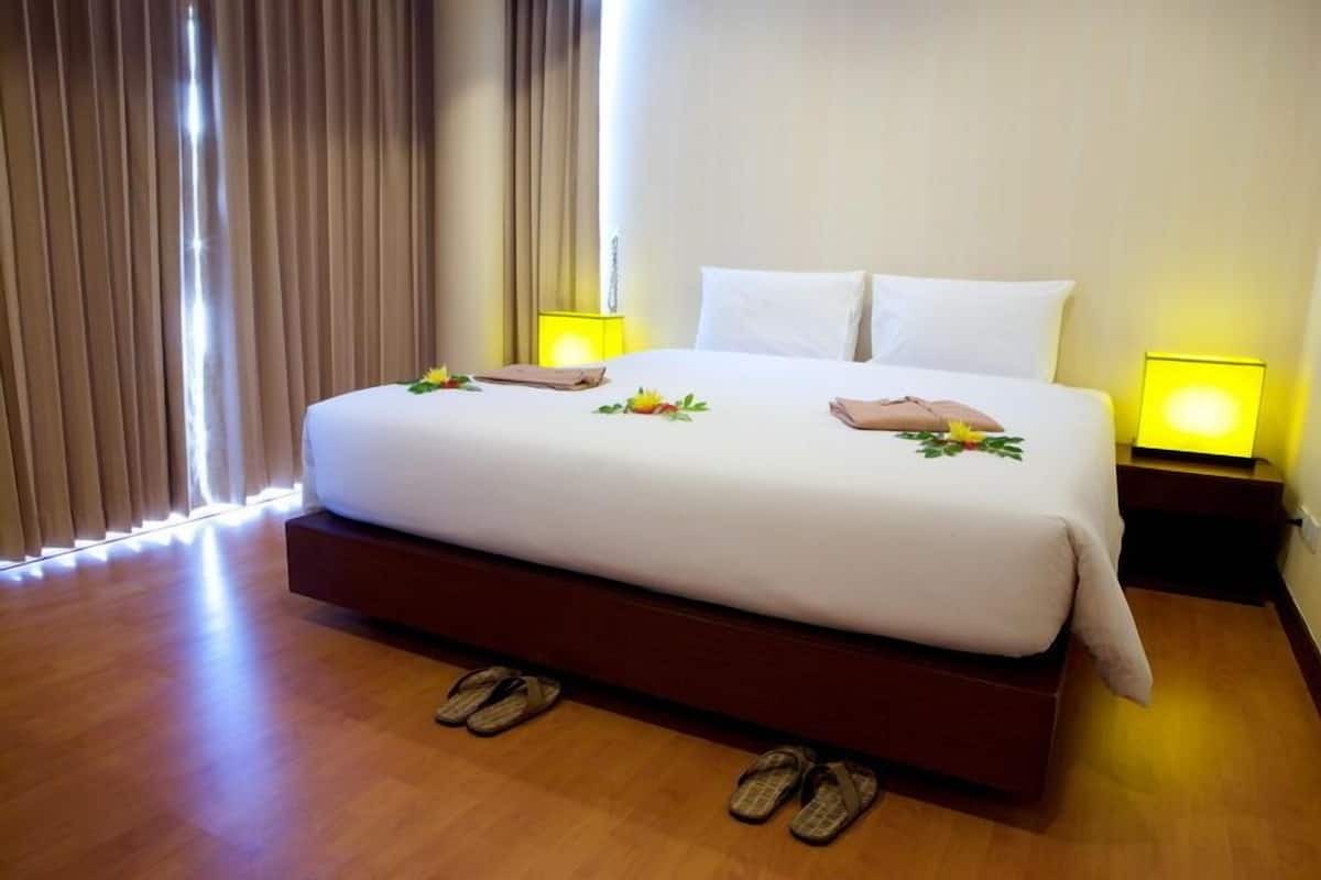 2 Bedroom Suite | 房內夾萬、書桌、遮光窗簾/窗簾、摺床/加床 (收費)