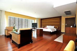 Premier Room | Caja fuerte, escritorio, cortinas opacas y camas supletorias