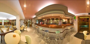 Ofrece desayunos, almuerzos y cenas