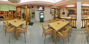 Der serveres morgenmad, frokost og aftensmad