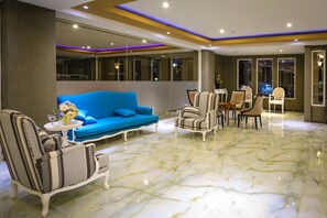 Lobby sitting area - Sylvia Hotel Premier Kupang (Kupang)